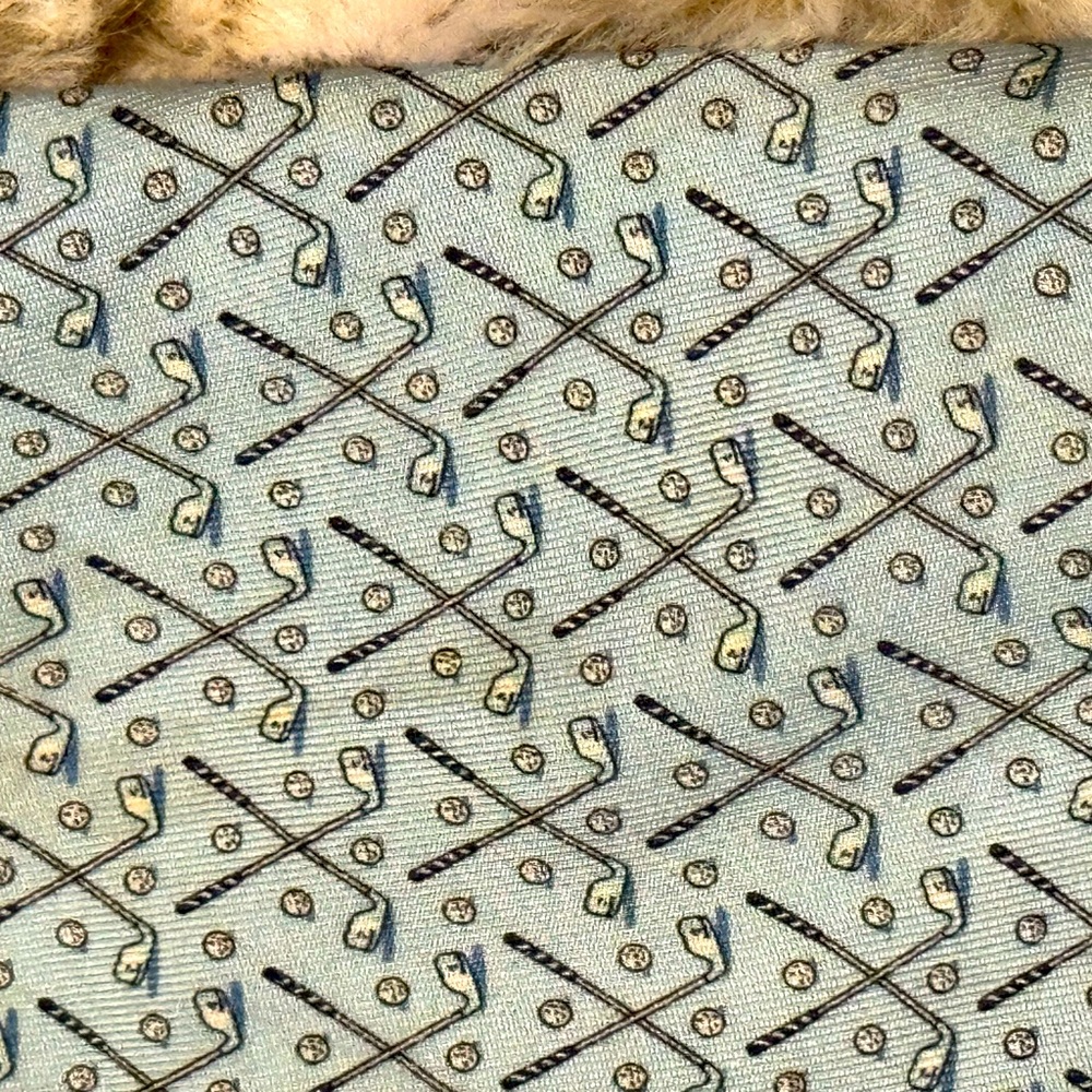 Men’s vineyard vines tie